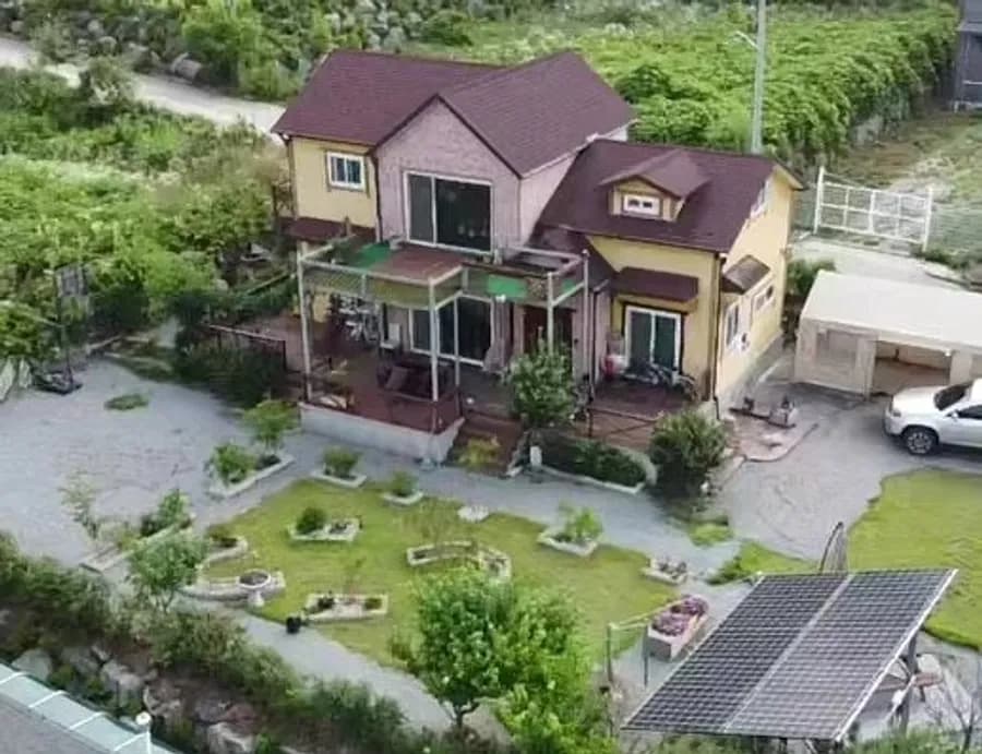 충남 예산 전원주택 매매 - 봉수산 인근, 자연을 담은 집